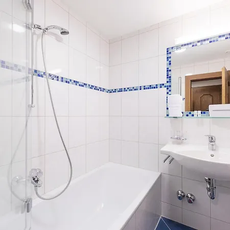 Tuxerstuebl Gæstehus 3*